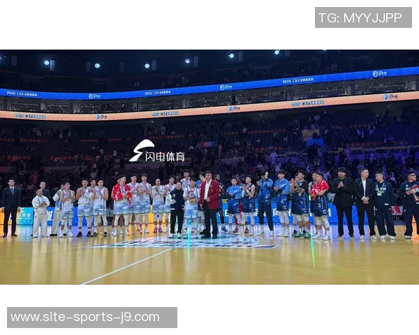 陈林坚的奋斗之路：从默默无闻到篮球场上的闪耀明星